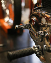 Load image into Gallery viewer, Twisted Shift Peg